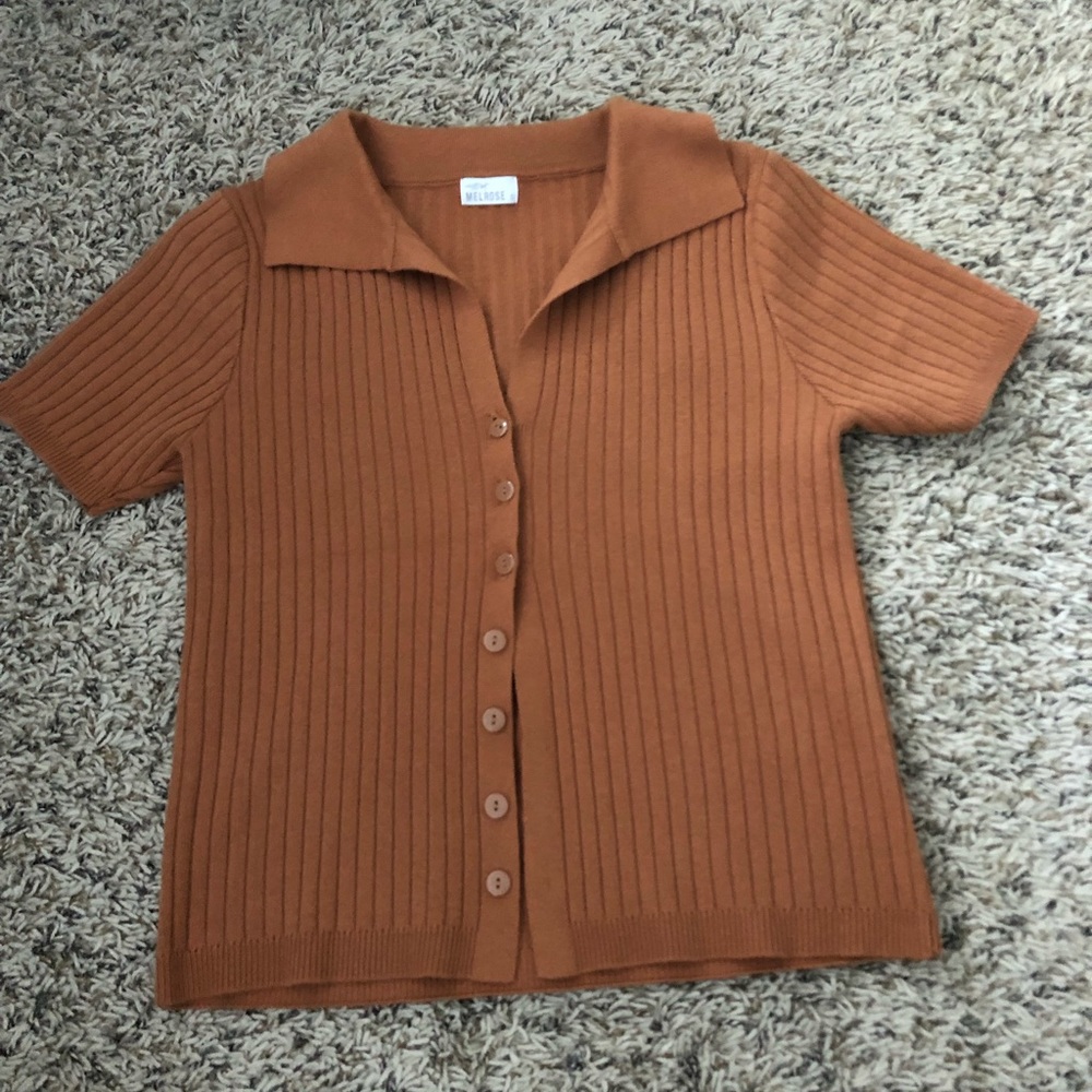 super cute button up collard t-shirt